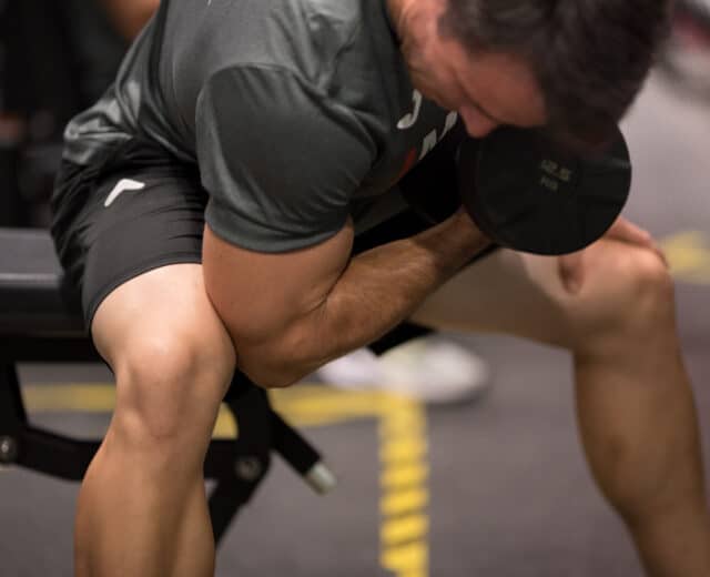 Comer para entrenamiento de fuerza